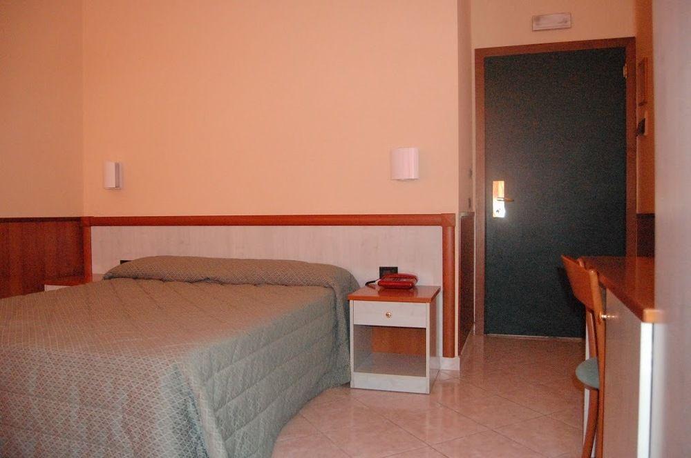 Hotel Laurence โรม ภายนอก รูปภาพ