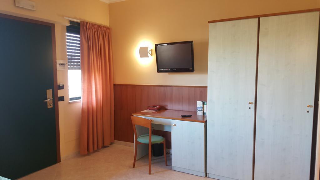 Hotel Laurence โรม ภายนอก รูปภาพ