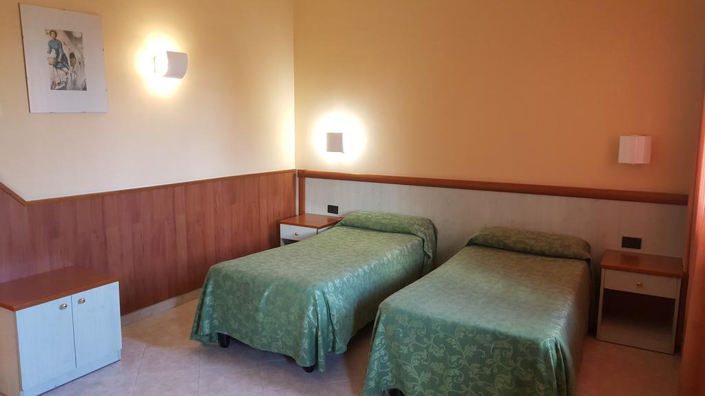 Hotel Laurence โรม ภายนอก รูปภาพ