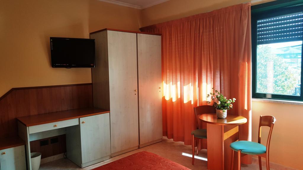 Hotel Laurence โรม ภายนอก รูปภาพ