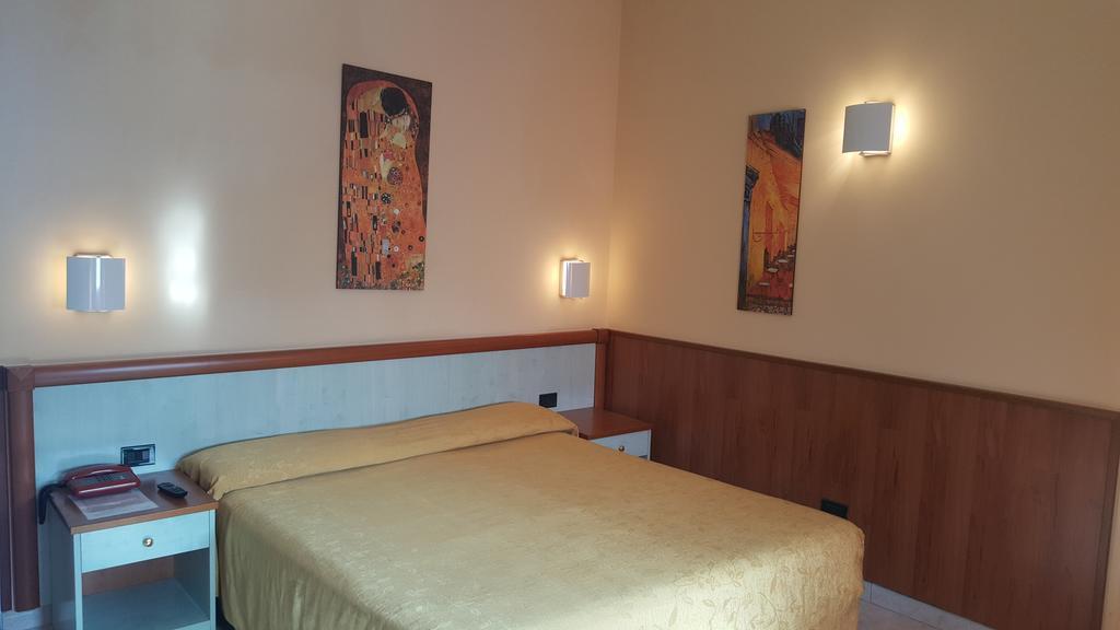 Hotel Laurence โรม ภายนอก รูปภาพ