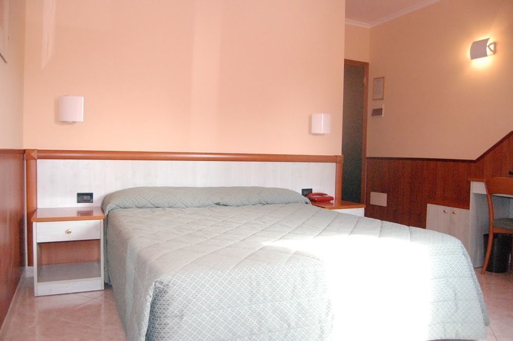 Hotel Laurence โรม ภายนอก รูปภาพ