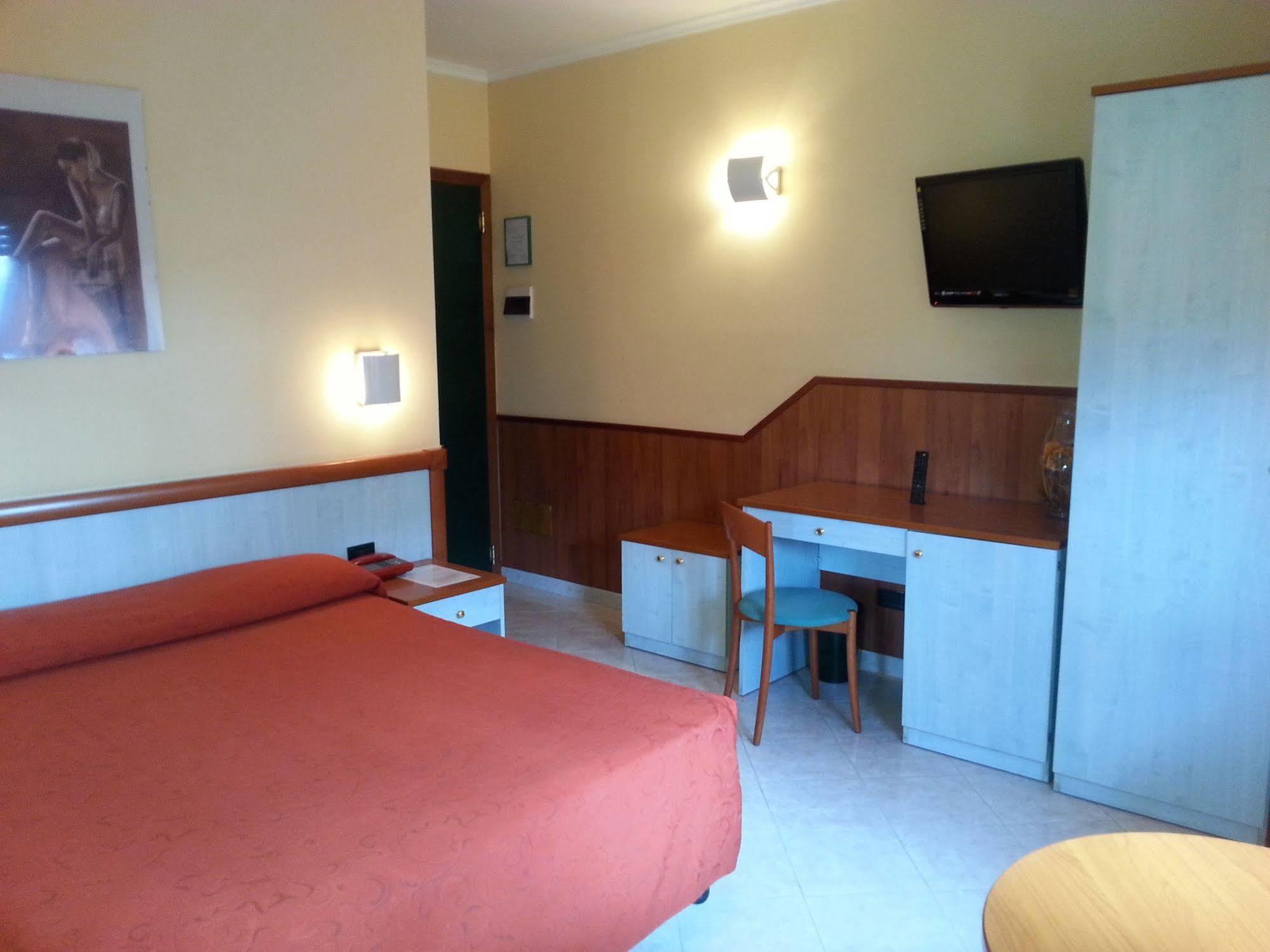 Hotel Laurence โรม ภายนอก รูปภาพ